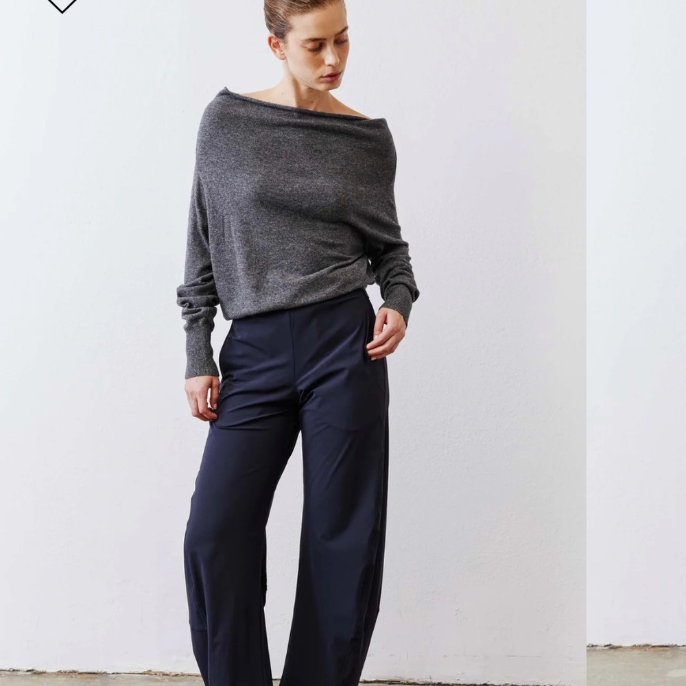 New without tags 8p black on tae loose pants  by Ruti